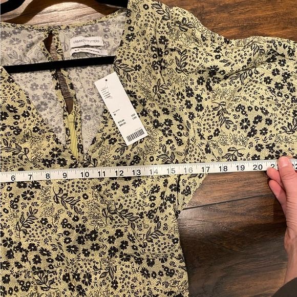 NEW Urban Outfitters size medium Ditzy Floral Print Tie Back Puff Sleeve Romper - Picture 7 of 14